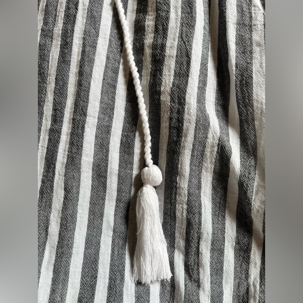 LORD & TAYLOR 💯 Cotton Cap Sleeve Gray and White Striped Ruffle Blouse, Tie Neck - Picture 6 of 8